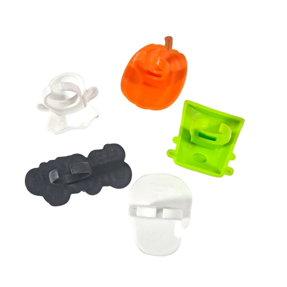 Lot Of 26 Halloween Rings & 2 Scripts Cake Toppers Skull Ghost Frankenstein NWOP - Picture 2 of 8